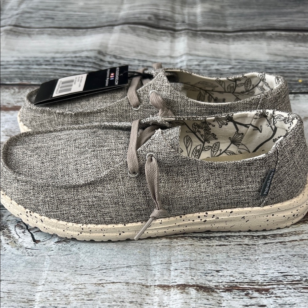Hey Dude Wendy L Line Loafers Women’s Slip-On Shoes Color Iron Sz 7 - Picture 5 of 13